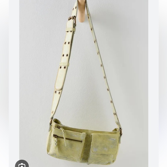 Weathered Wade Sling bag - Picture 2 of 9